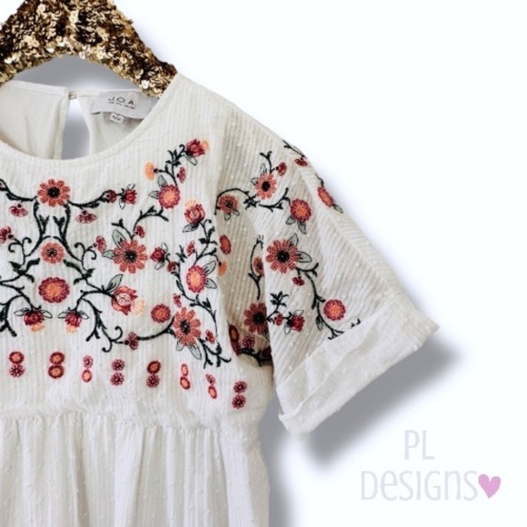 J.O.A. White Swiss Dot Cotton Boho Floral Embroidered Baby Doll Tunic Top - Picture 4 of 7